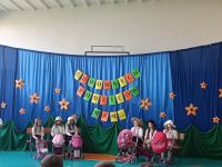 Uczniowie podczas występu