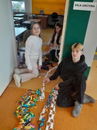 Konkursu na najdłuższy łańcuch choinkowy