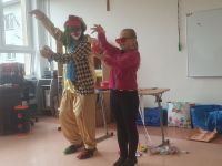 Klown Walduś bawi i uczy