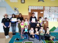 Uczniowie z nagrodami