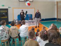 Doświadczenie z piłką plażową