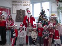 Święty Mikołaj z dziećmi