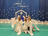 Występ uczniów podczas spotkania