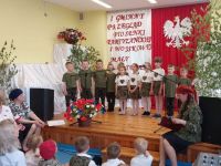 Dzieci podczas występu w konkursie