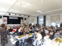 Zawodnicy grają w szachy