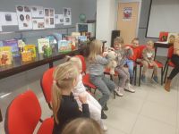 Przedszkolaki w MBP w Józefowie